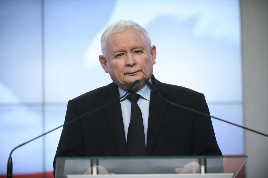 Jarosław Kaczyński niskim zaufaniem"cieszy się" od wielu lat. Główny konkurent mu  dorównuje Fot. PAP/Marcin Obara