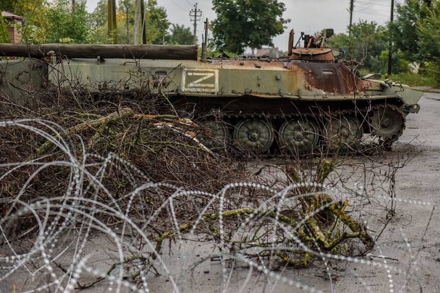 Rosyjski sprzęt wojskowy porzucony na Ukrainie. Fot. PAP/EPA/OLEG PETRASYUK