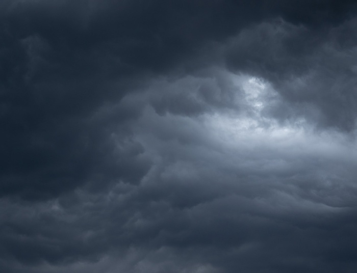 Zamknij okna, przeparkuj samochód. Pojawiły się ostrzeżenia