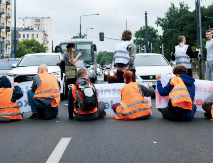 Ostatnie Pokolenie zablokowało centrum Warszawy. Dzień nie był przypadkowy