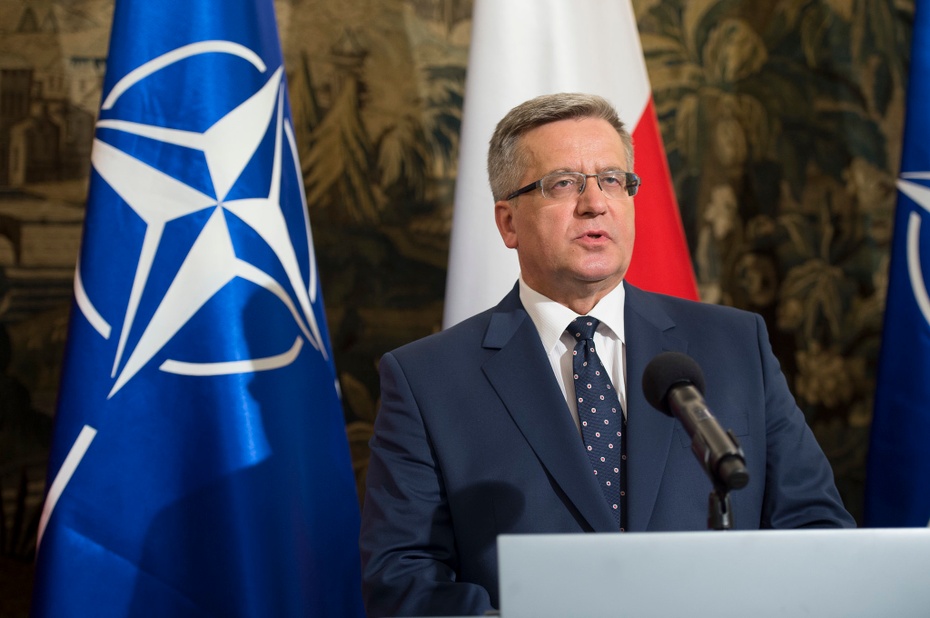 Nie milkną echa po wywiadzie byłego prezydenta Bronisława Komorowskiego. Źródło: flickr.com/NATO