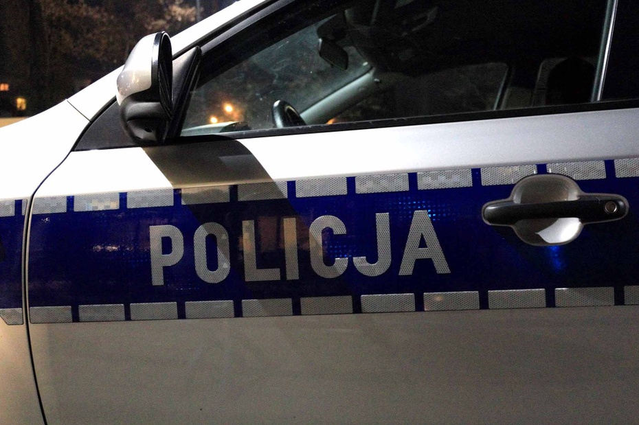 Policja przyjechała w nocy do mieszkania  przy al. Wilanowskiej w Warszawie.