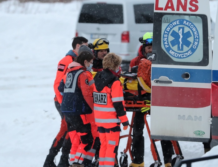 Pogoda sieje spustoszenie. Ludzie siedzą bez prądu, w górach śnieżyca więzi w schronisku