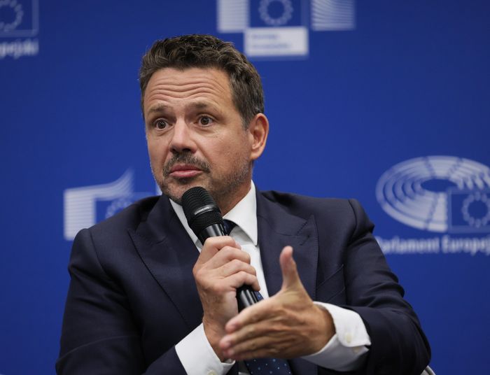 Tak Tusk mści się na Trzaskowskim. Sprzeciw PO wobec prohibicji to nie przypadek