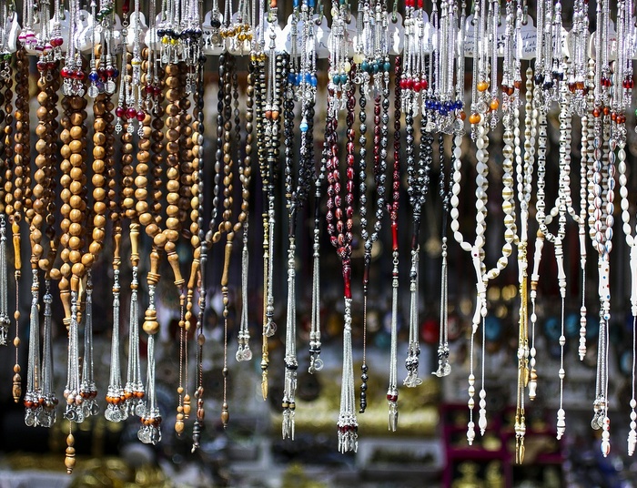 "To jest hit! Ministerstwo produkuje różańce". Poseł PO o dziwnej aktywności MPiT