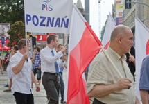 Członkowie PiS, między innymi Tadeusz Dziuba, szef poznańskiego okręgu Prawa i Sprawiedliwości