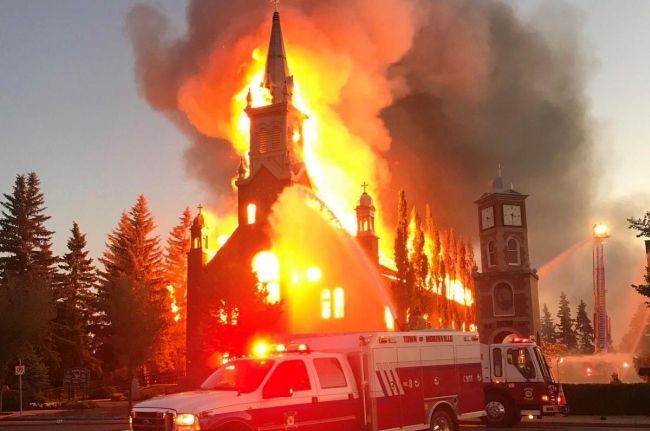 Pożar kościoła w Morinville, niedaleko Edmonton w Kanadzie.