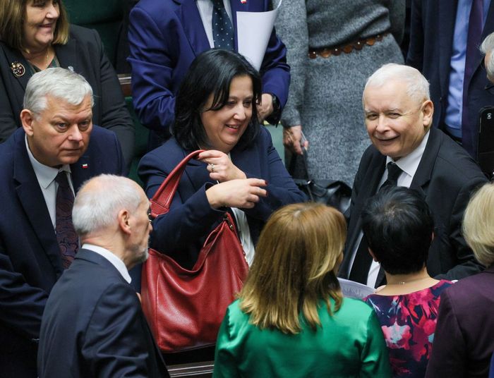 Nielegalność izby SN sposobem na niewypłacenie pieniędzy dla PiS-u?