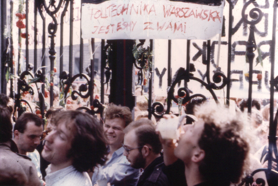 Protesty w Warszawie, rok 1989  Fot. Rafał Werbanowski/CC