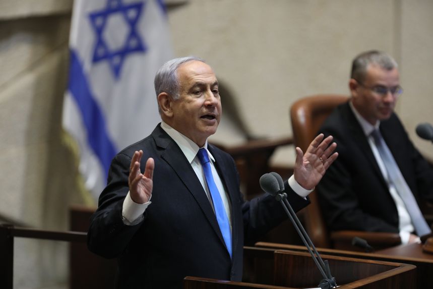 Benjamin Netanjahu po 12 latach oddaje stery premiera.