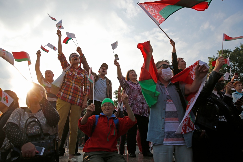 Protestujący na Białorusi - mimo represji - wierzą w obalenie Aleksandra Łukaszenki. Fot. PAP/EPA