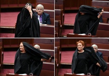 Polityk z Australii zjawiła się w parlamencie w burce. fot. PAP/EPA/MICK TSIKAS