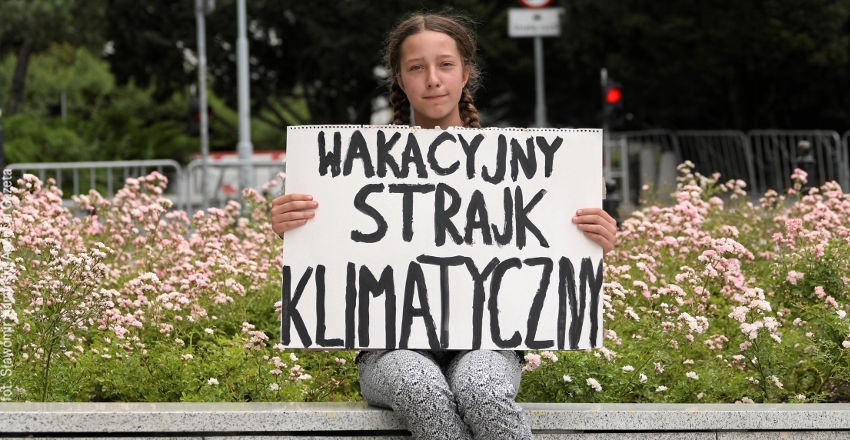 Inga Zasowska prowadzi strajk klimatyczny.