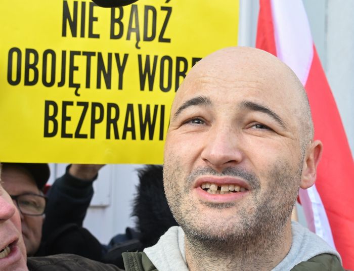 Co prokuratura ma na księdza? Wypłaty z bankomatów, podróże, sprzedaż skarpet