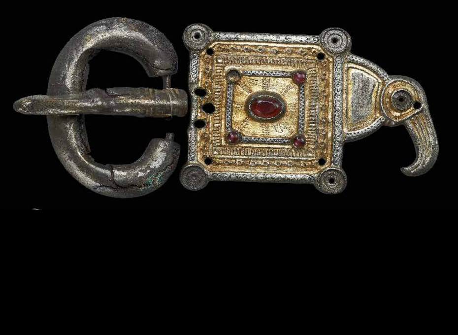 Gocka klamra do pasa z VI wieku odkryta na Węgrzech. Fot. wikimedia commons