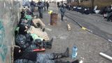 Duncan Crawford ‏@_DuncanC

Time for a nap. After the clashes riot police sleep on the streets around Independence Square #Kiev