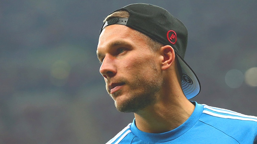 Lukas Podolski podjął decyzję o przedłużeniu kontraktu z Górnikiem Zabrze. Piłkarz pozostanie w klubie na nadchodzący sezon 2022/2023 (fot. Flickr/Aries Arsenal)