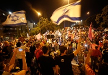Radość na ulicach Jerozolimy fot: PAP/EPA/ATEF SAFADI