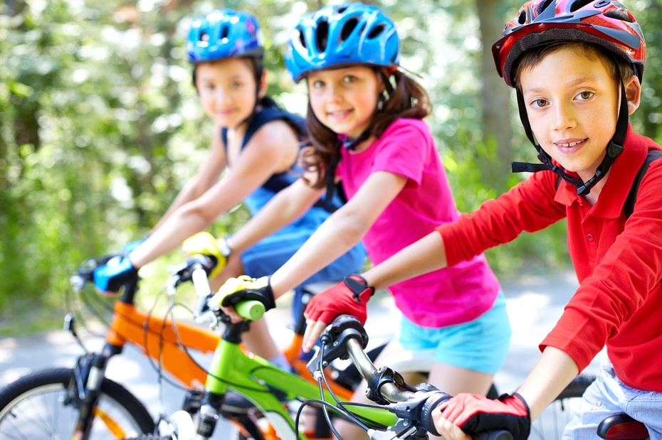 Wspolczesne dzieci wolą grać w gry niż jeździć na rowerze.