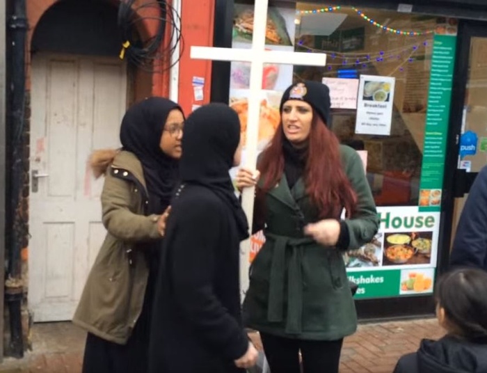 "J. Fransen za walkę z islamizacją idzie do pudła, a niewinni giną na ulicach"