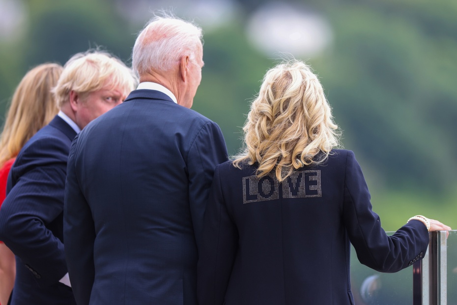 Jill Biden w marynarce z napisem LOVE. fot. PAP/EPA/HOLLIE ADAMS/INTERNATIONAL POOL