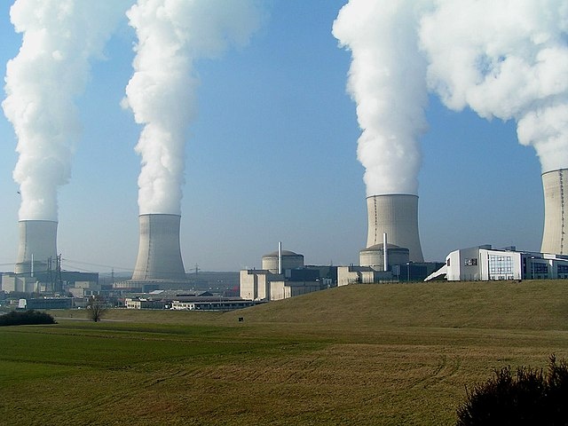 Bloki elektrowni jądrowej w Cattenom we Francji. Fot. Stefan Kühn/ Wikipedia