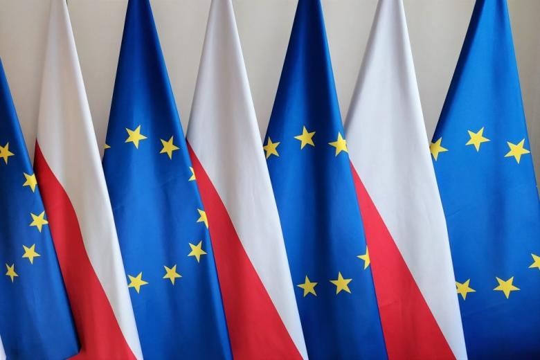 Flagi Polski i Unii Europejskiej, fot. M. Kuczyński BRPO