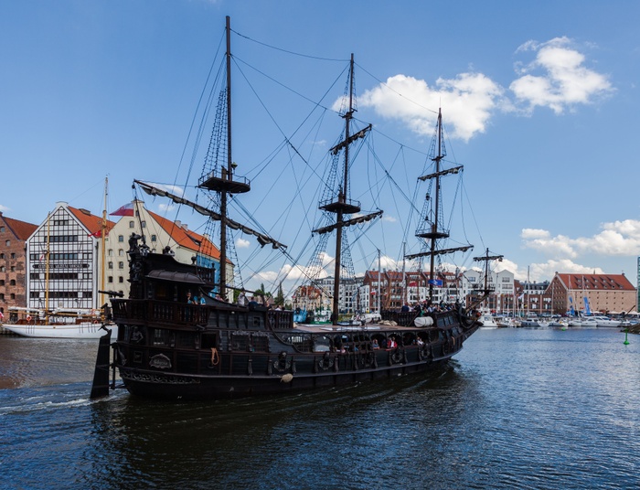 Groźny wypadek na Motławie. Ludzie wpadli do wody