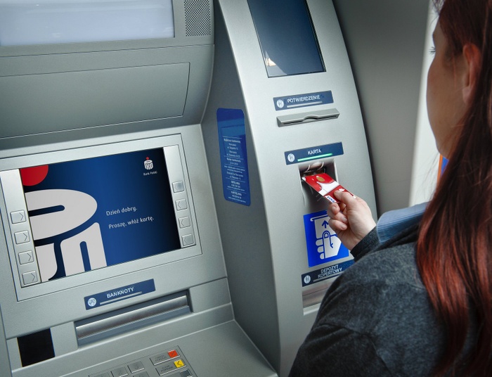 Polscy klienci banków w czołówce. Nowy raport