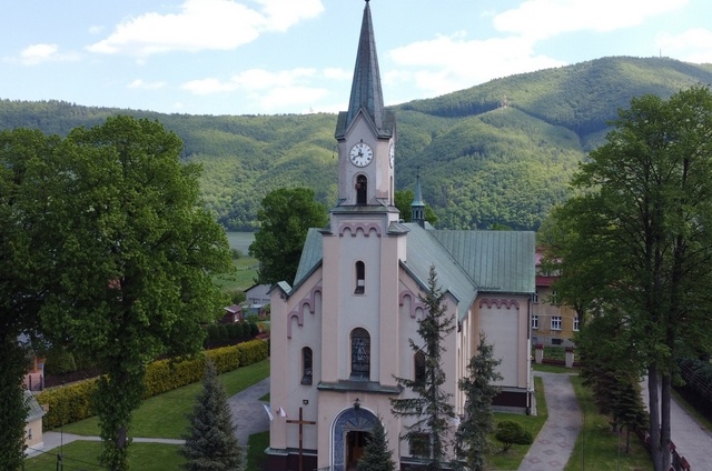 Kościół pw. Świętej Marii Magdaleny w Międzybrodziu Bialskim.