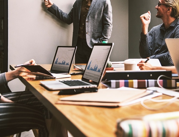 Firmy podnoszą ceny, bo inflacja. Jest raport i poprawa sytuacji