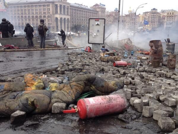 Daniel Sandford ‏@BBCDanielS

Lots of fire extinguishers left by police dealing with petrol bombs pic.twitter.com/gh763xjjIo