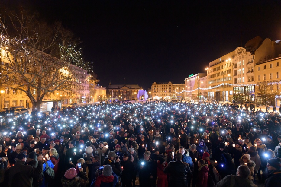 "Protest milczenia" w Poznaniu po zamachu na Pawła Adamowicza. Fot. PAP/Jakub Kaczmarczyk