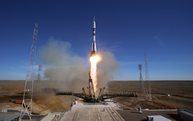 Start Sojuza MS-10, fot.  	PAP/EPA/YURI KOCHETKOV