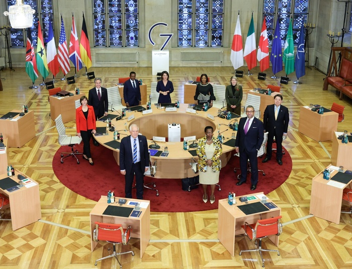 Niemcy usunęli krzyż z sali obrad G7. Teraz żałują