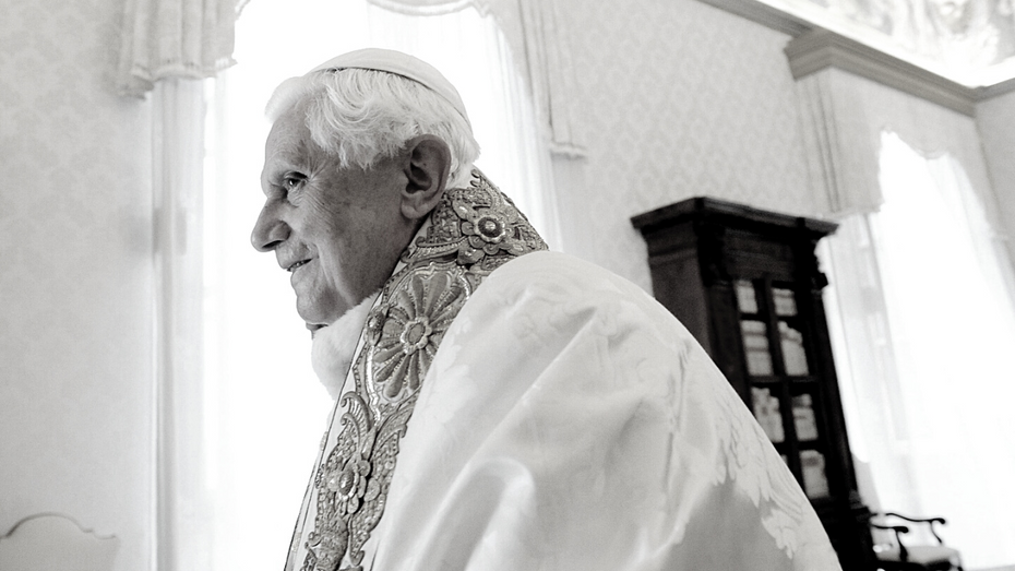 Zmarł Benedykt XVI. Źródło: EPA/ALBERTO PIZZOLI / POOL POOL