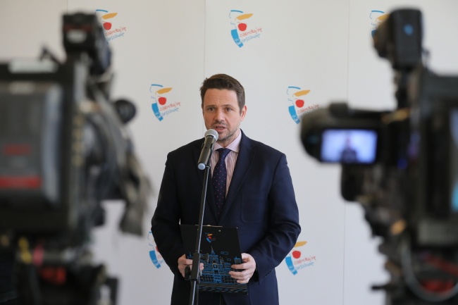 Prezydent Warszawy Rafał Trzaskowski otrzymał login i hasło do posiedzenia Sejmu.