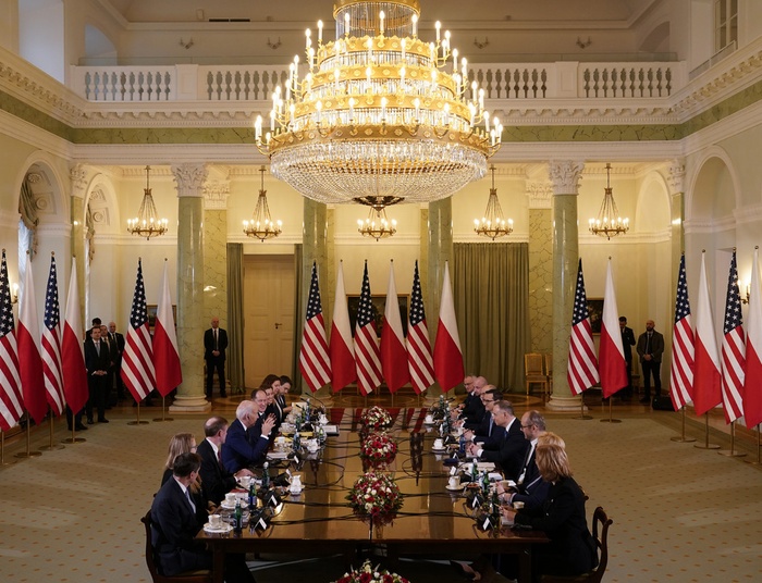 Kraina czarów albo madhouse – dlaczego wszyscy chcą tej wojny?