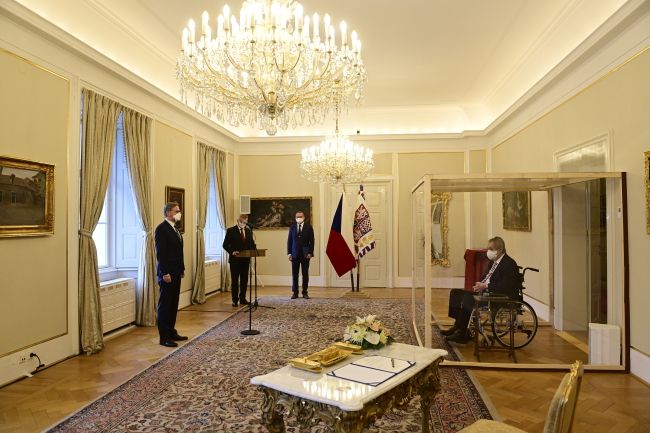 Prezydent Czech Milosz Zeman mianował w niedzielę Petra Fialę premierem czeskiego rządu. Fot. PAP/EPA/VONDROUS ROMAN / POOL