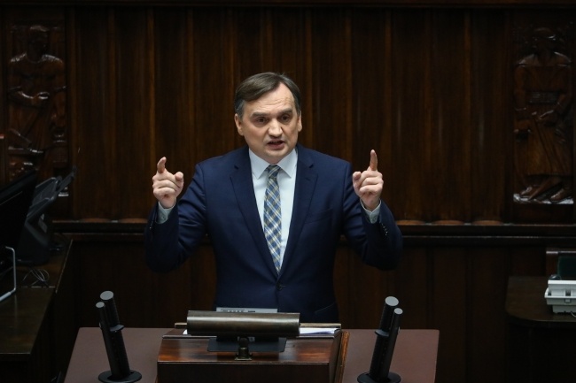 Minister sprawiedliwości, prokurator generalny Zbigniew Ziobro na sali obrad w Sejmie w Warszawie, fot. PAP/Tomasz Gzell