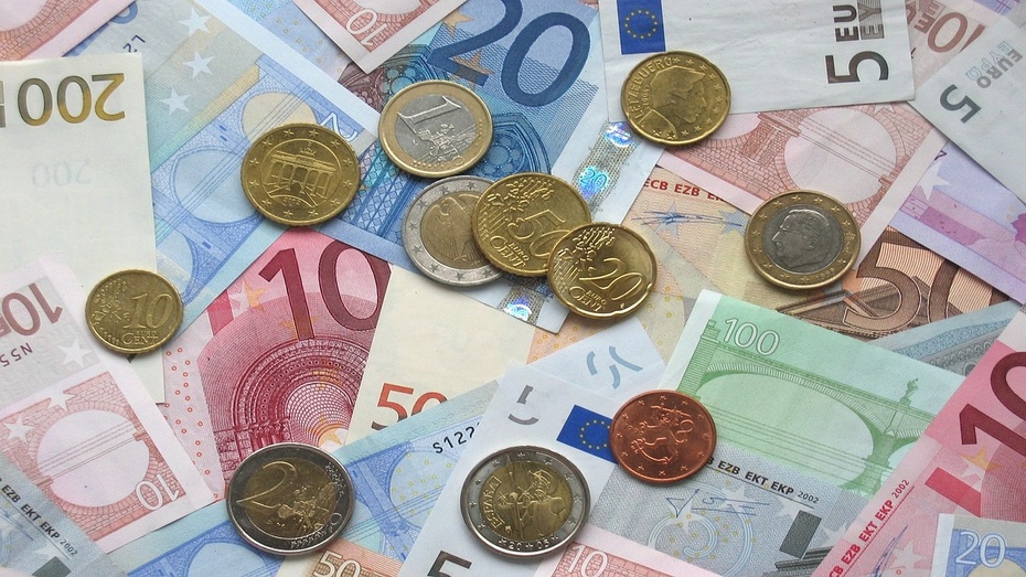 Monety i banknoty euro.