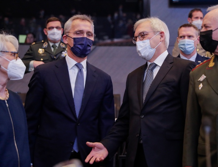 Trudna rozmowa szefa NATO z Rosjanami. "Nie mają prawa weta ws. Ukrainy"