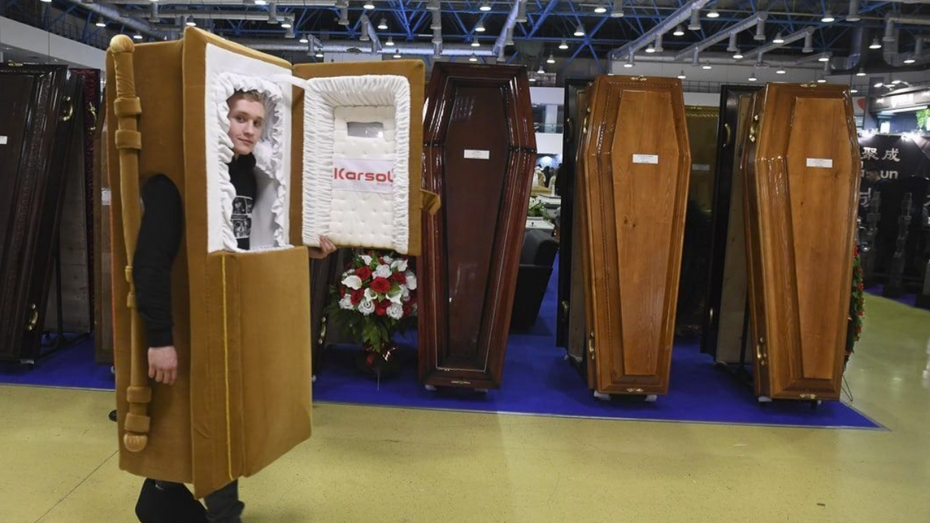 Rosyjska branża pogrzebowa rośnie. To efekt pandemii i wojny na Ukrainie. (fot. Twitter)
