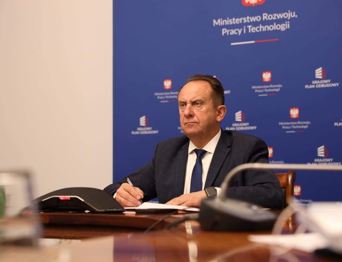 Kolejne dymisje w rządzie. Politycy Porozumienia murem za Gowinem