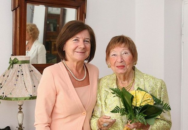 16 września 2009 r. Małżonka Prezydenta RP wzięła udział w uroczystości 97. urodzin Ireny Kwiatkowskiej, wybitnej aktorki filmowej i teatralnej.