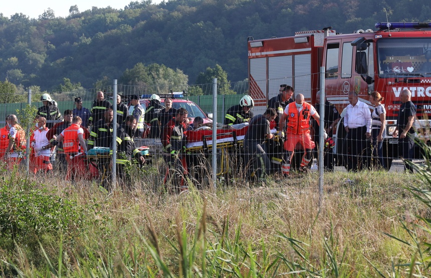 W wyniku wypadku, do którego doszło w sobotę nad ranem w Chorwacji zginęło 12 osób. fot. PAP/EPA/IVAN AGNEZOVIC