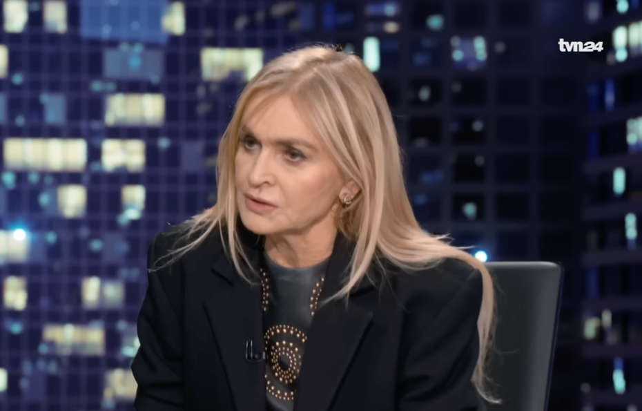 na zdjęciu: Monika Olejnik w programie „Kropka nad i”, prod. TVN24. fot. tvn24, YouTube