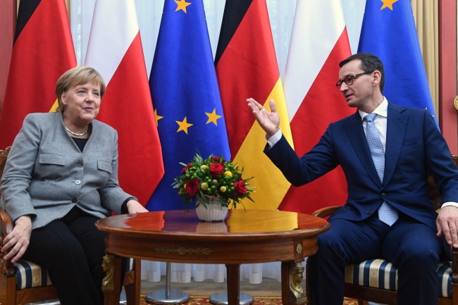 Premier RP Mateusz Morawiecki i kanclerz Niemiec Angela Merkel. Fot. PAP/Jacek Turczyk
