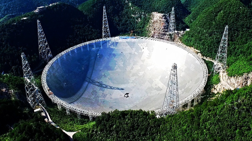 Chińczycy odkryli nietypowy sygnał z przestrzeni kosmicznej. Trwa analiza, bardzo możliwe, że pochodzi on od pozaziemskich form życia. (fot. Flickr)