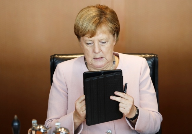 Kanclerz Niemiec Angela Merkel potwierdziła swoją obecność na obchodach rocznicy 1 września w Polsce, fot.  	PAP/EPA/FELIPE TRUEBA